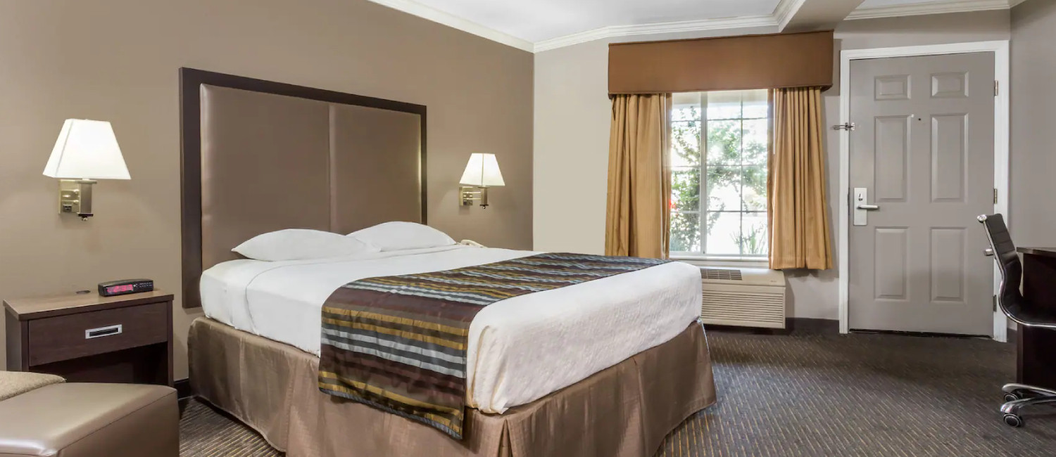 RELAX IN OUR SUMPTUOUS GUEST ROOMS AND ENJOY YOUR STAY IN MOUNTAIN VIEW