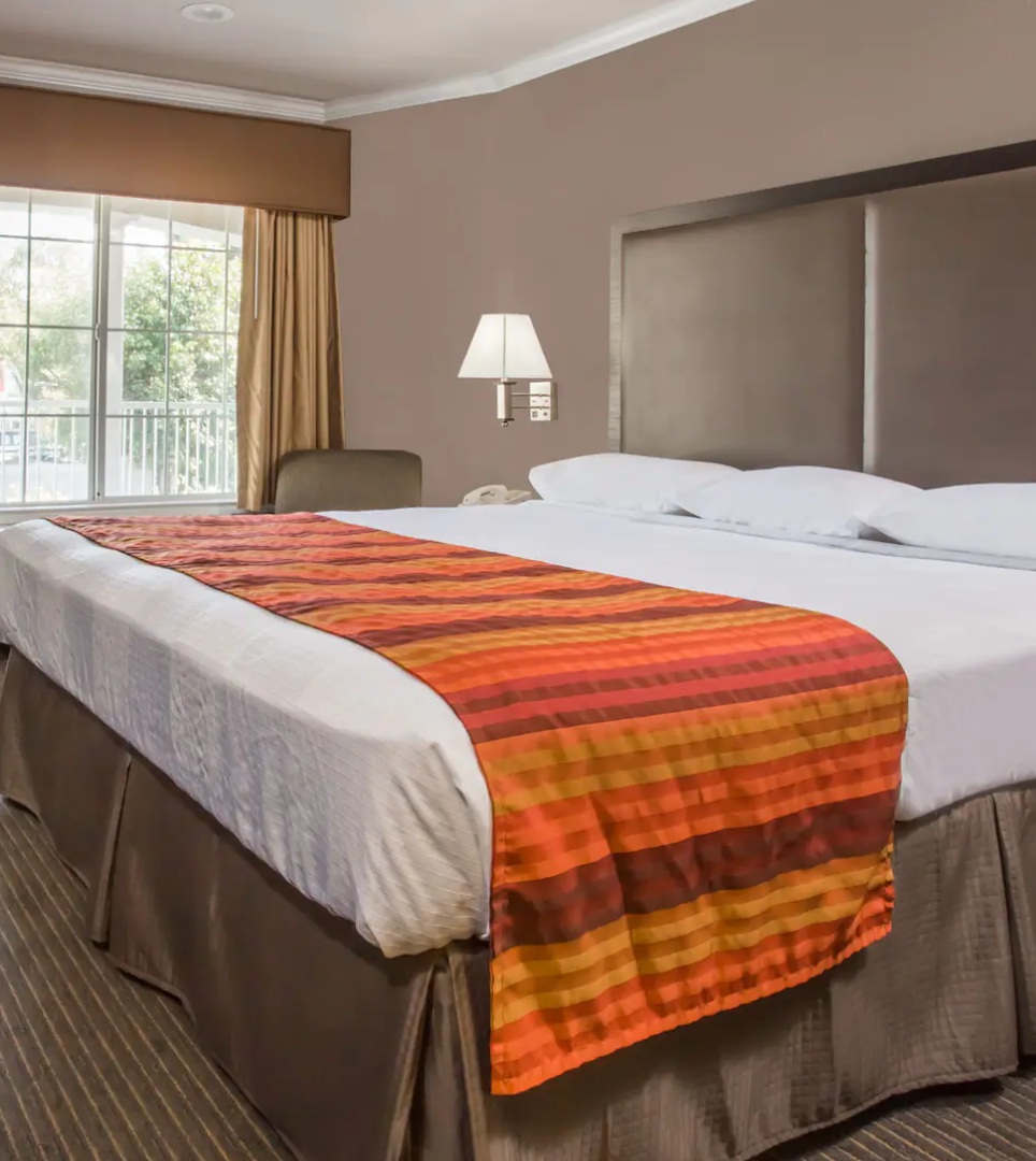 TAKE A CLOSER LOOK TO SEE WHY YOU NEED TO BOOK YOUR STAY AT SUPER 8 BY WYNDHAM MOUNTAIN VIEW