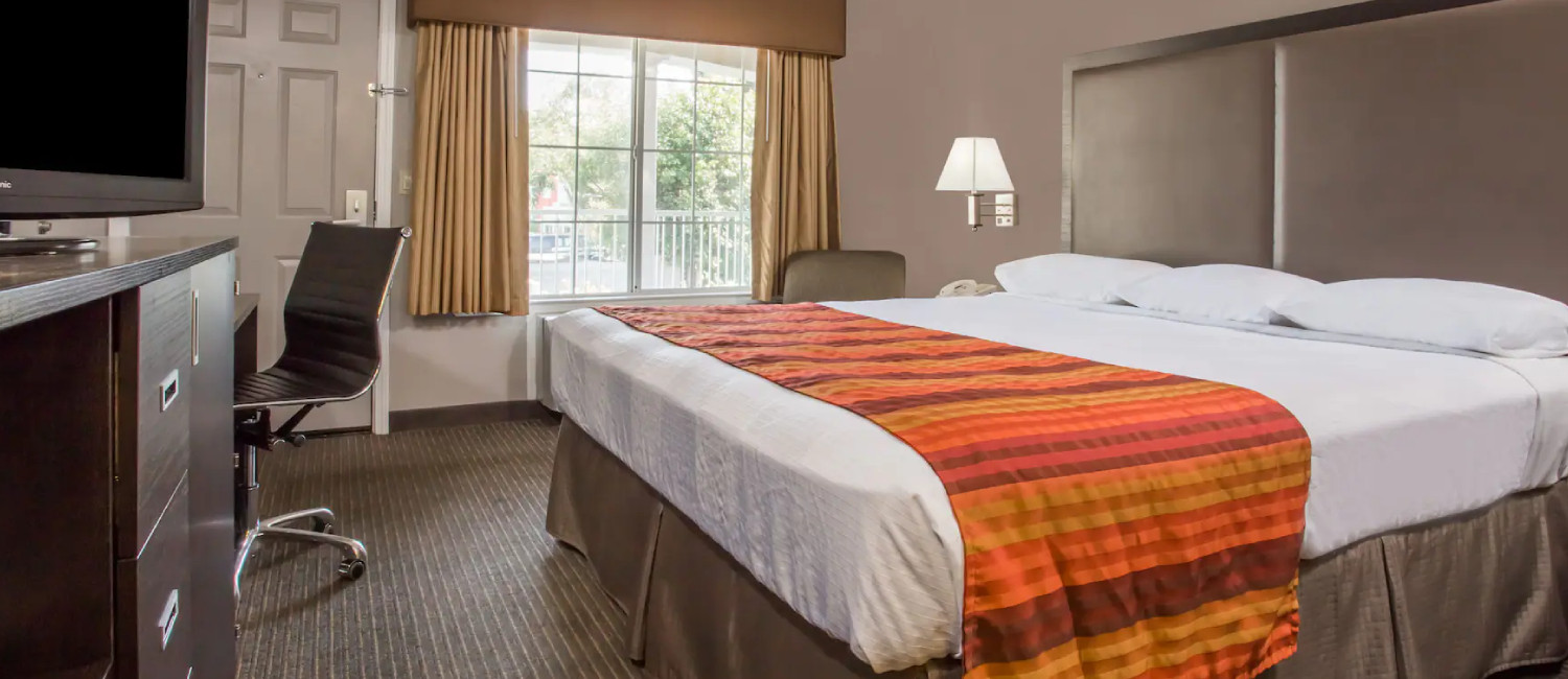 TAKE A CLOSER LOOK TO SEE WHY YOU NEED TO BOOK YOUR STAY AT SUPER 8 BY WYNDHAM MOUNTAIN VIEW